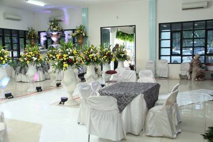 Taplak Meja Silver